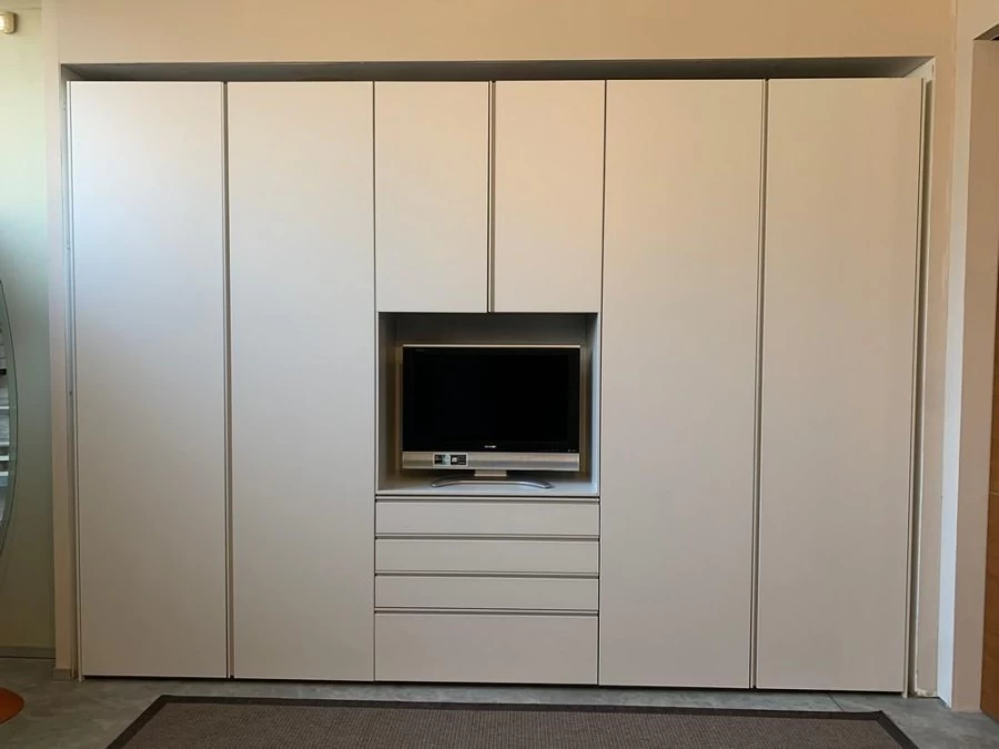 Armadio battente Poliform Senzafine