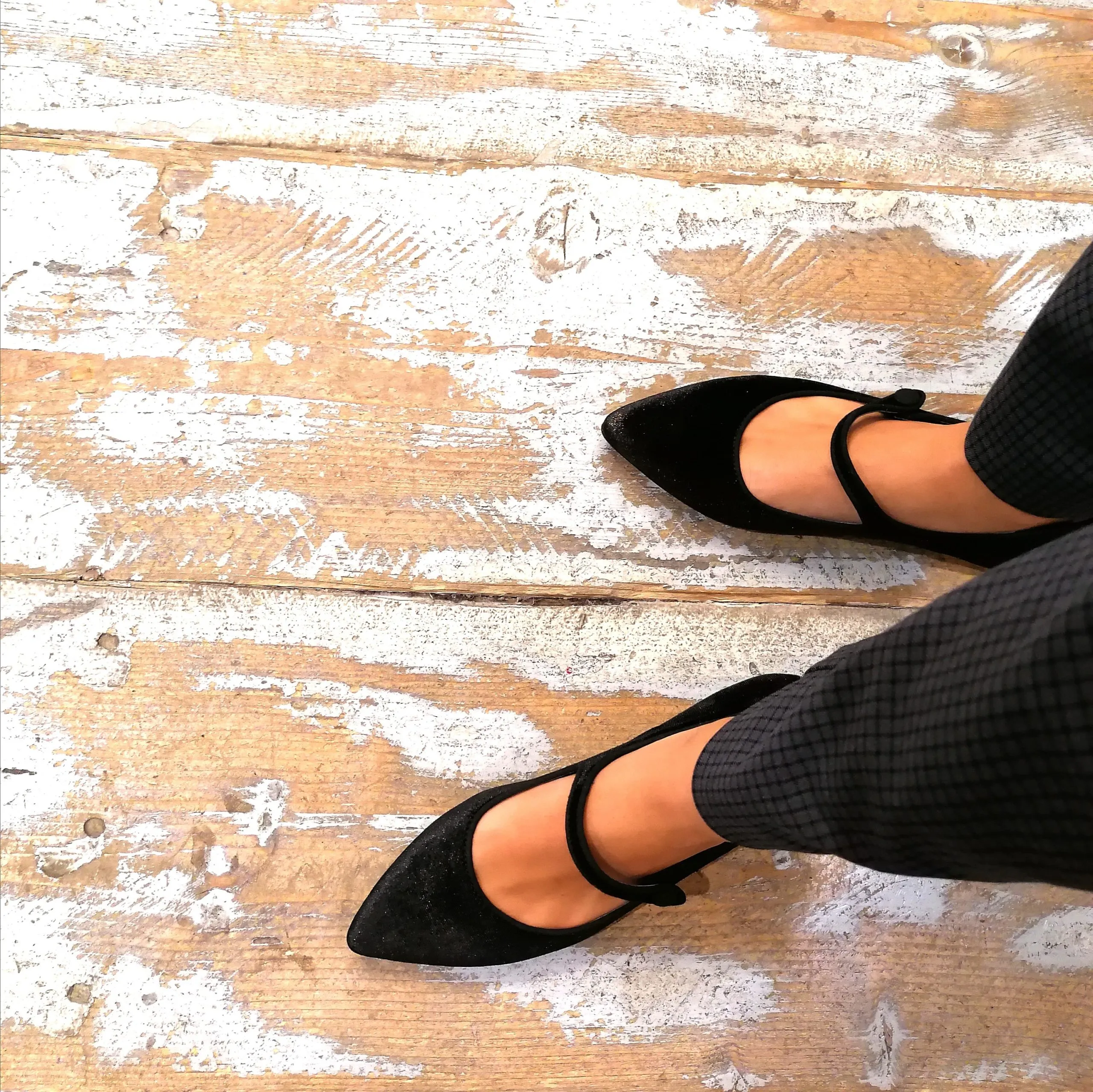 Ballerine Nere in Velluto con Bottoncino e Tallone Glitter