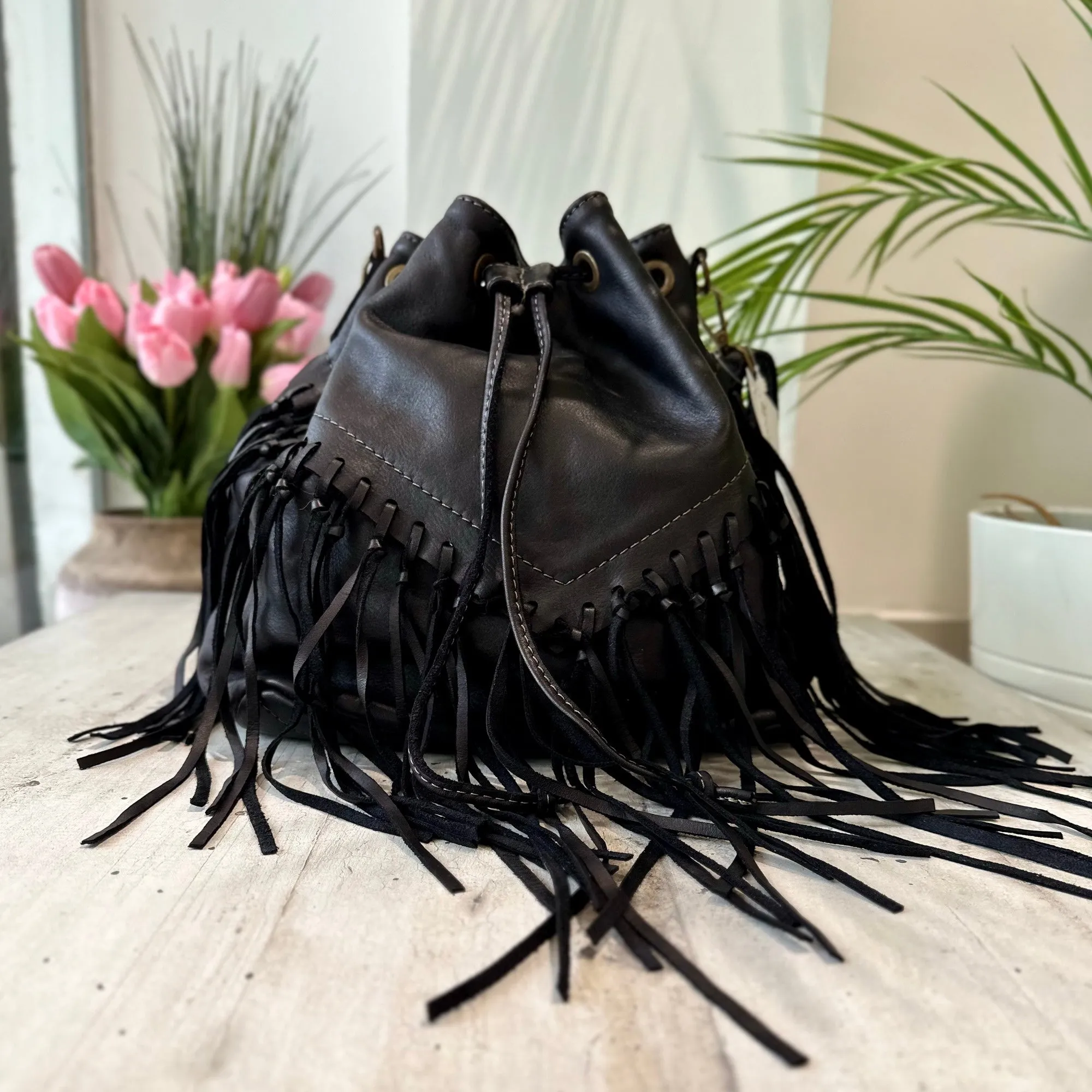 Borsa a Secchiello con Frange Nero in Pelle Nabuk Vintage