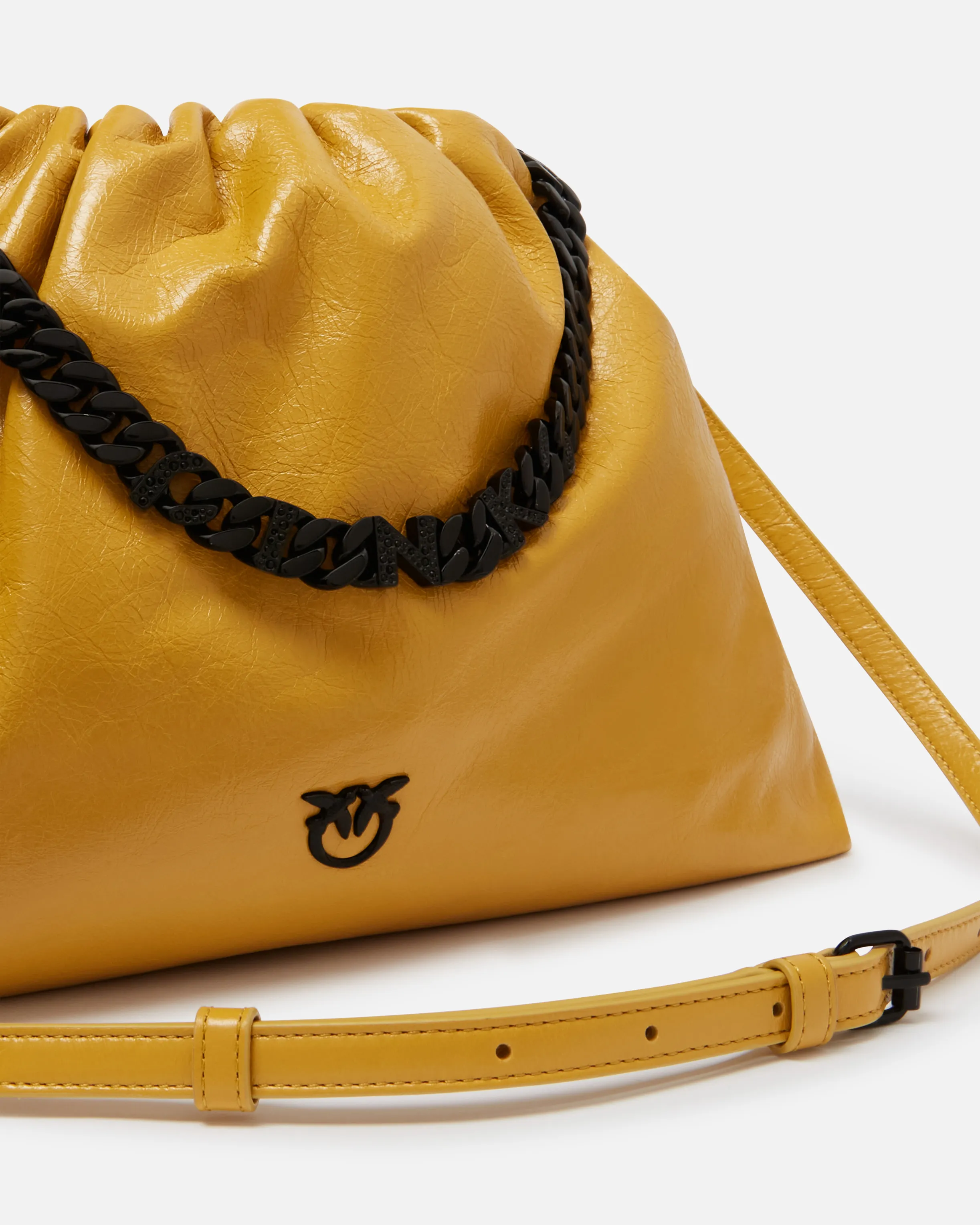  Borsa a spalla con tracollina a catena in pelle naplak    
