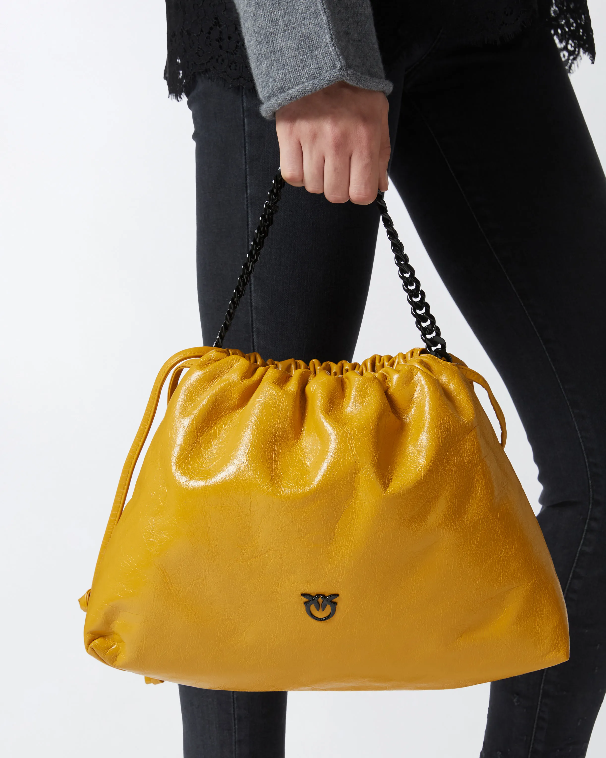  Borsa a spalla con tracollina a catena in pelle naplak    