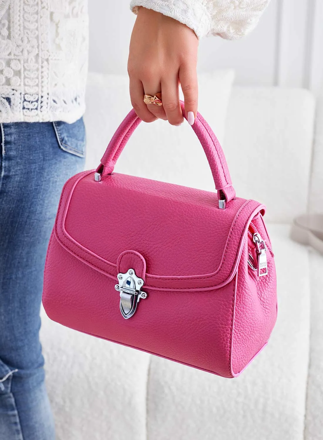 Borsa fuxia con tracolla B232