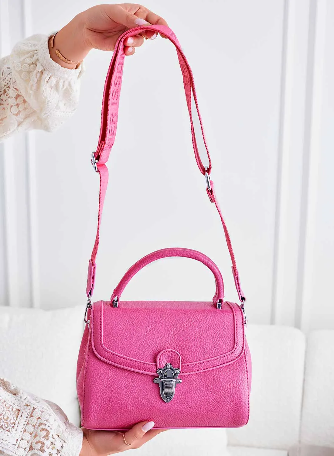 Borsa fuxia con tracolla B232
