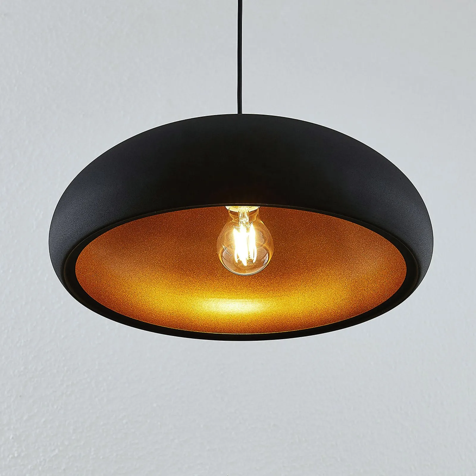 Lindby Gerwina lampada a sospensione, nero/oro, metallo, 40 cm, E27