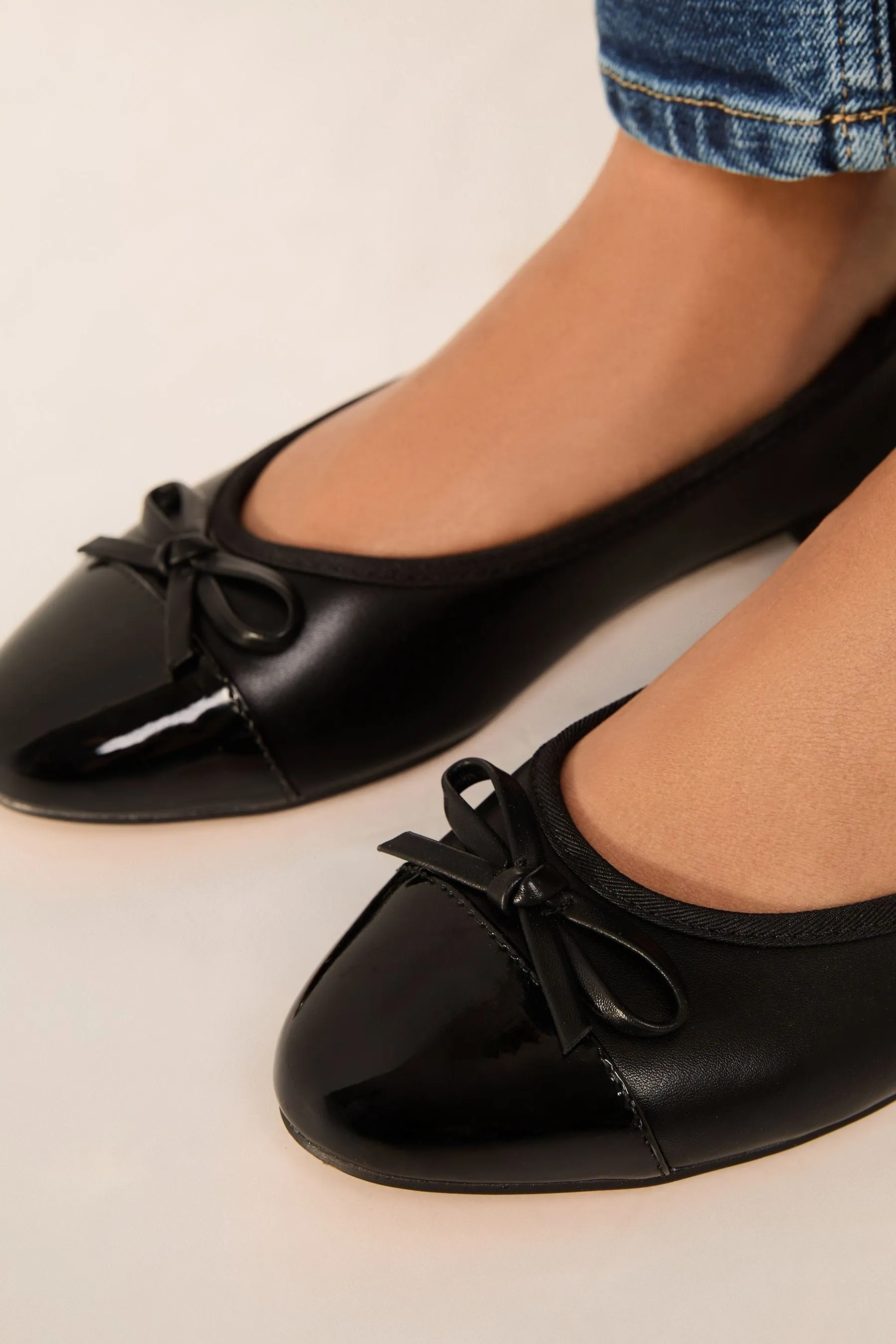 Lipsy - Ballerine in pelle sintetica con punta Fiocco cap toe