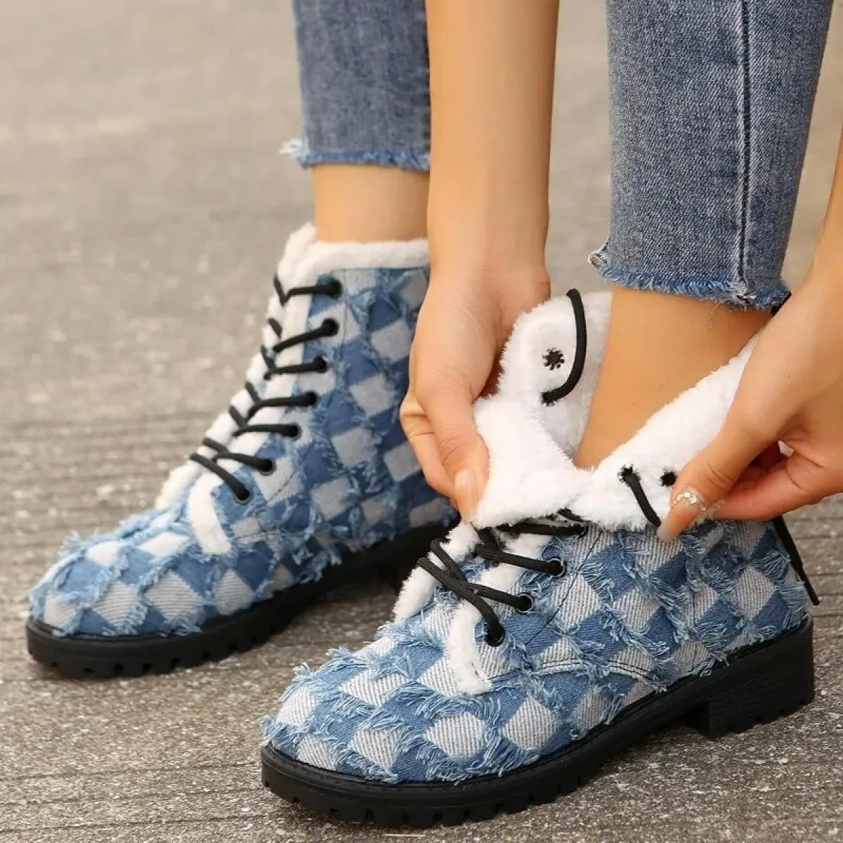 Moda invernale Scarpe allacciate con testa tonda Stivali da cowboy da donna Caviglia corta Peluche Tacchi alti caldi Scarpe casu