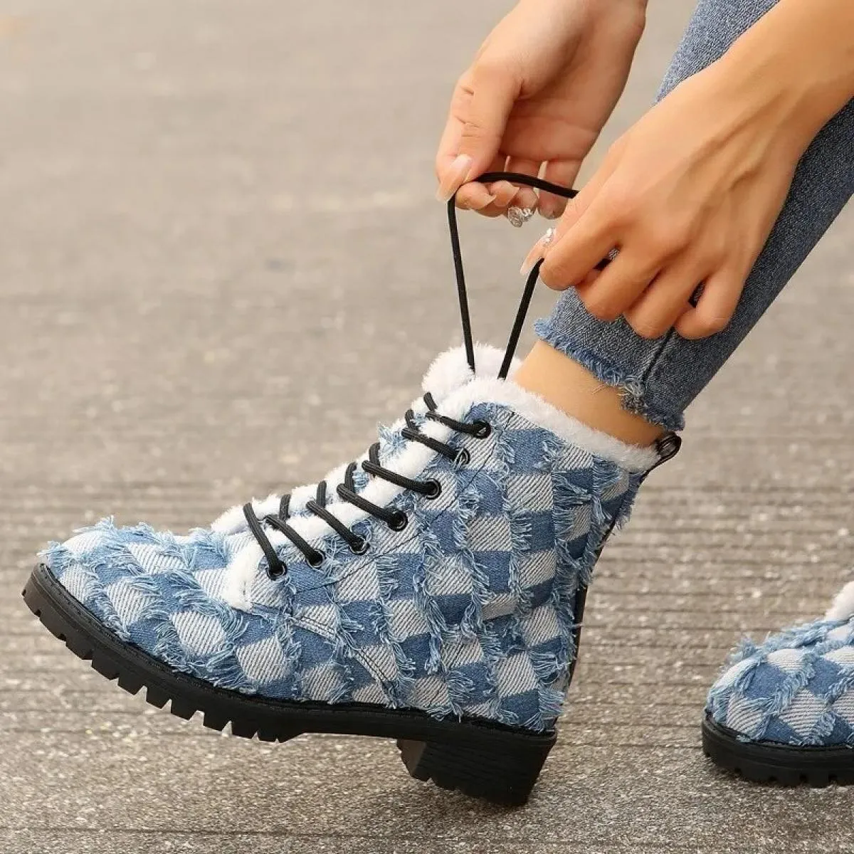 Moda invernale Scarpe allacciate con testa tonda Stivali da cowboy da donna Caviglia corta Peluche Tacchi alti caldi Scarpe casu
