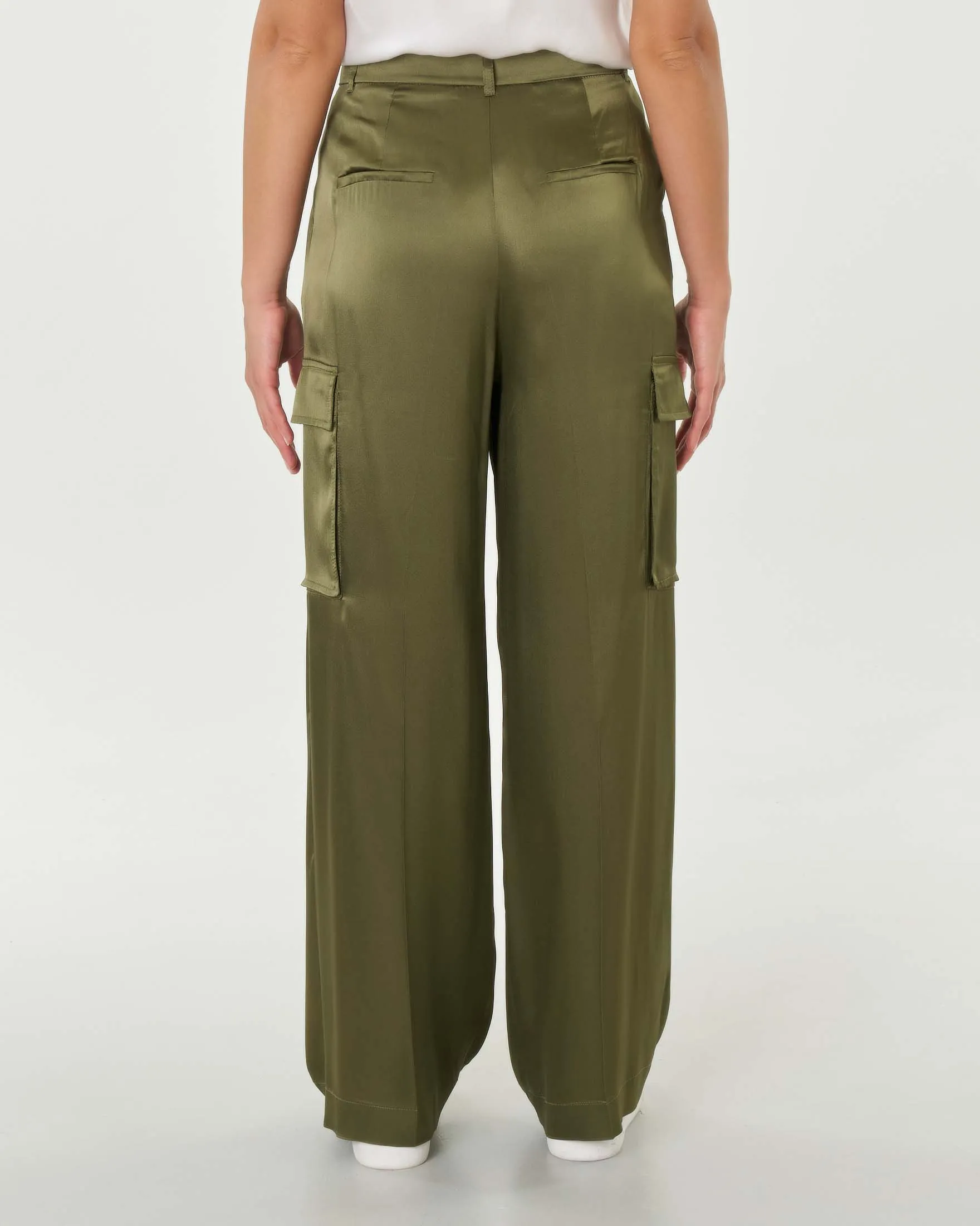 Pantaloni verde militare cargo in raso di misto seta con pinces in vita