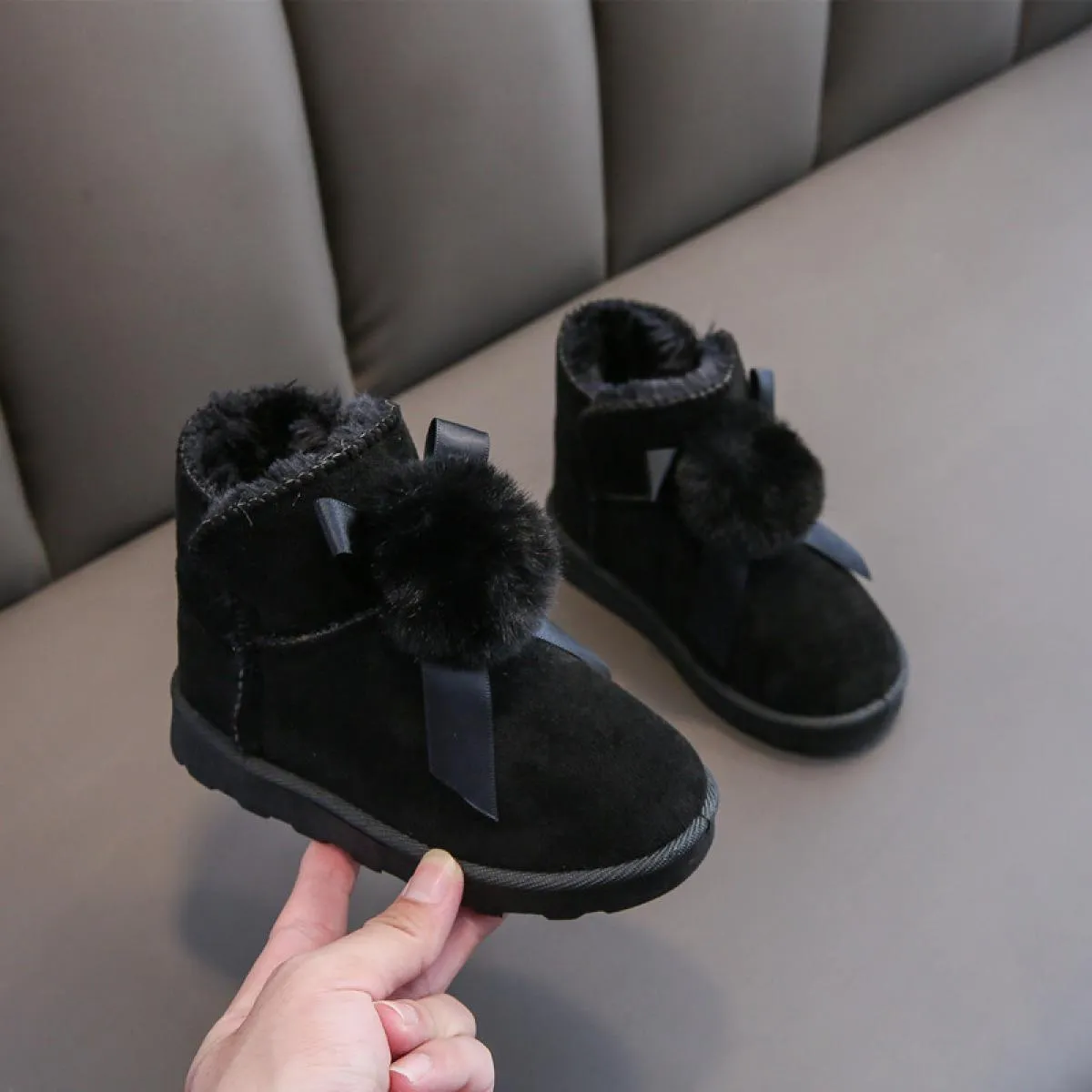 Simpatiche scarpe da principessa Ragazze con palla di pelo Scarpe da bambina in pelliccia Stivali da bambina caldi Nastri Pompon