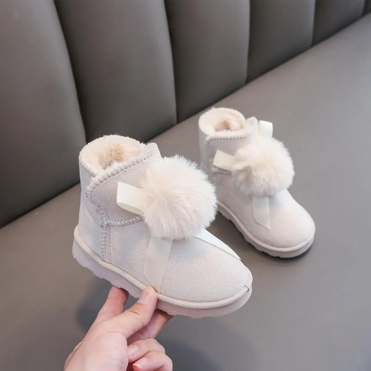 Simpatiche scarpe da principessa Ragazze con palla di pelo Scarpe da bambina in pelliccia Stivali da bambina caldi Nastri Pompon