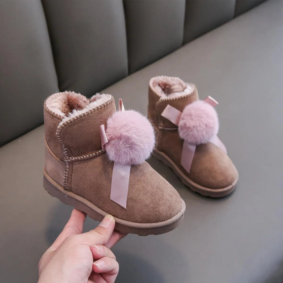 Simpatiche scarpe da principessa Ragazze con palla di pelo Scarpe da bambina in pelliccia Stivali da bambina caldi Nastri Pompon