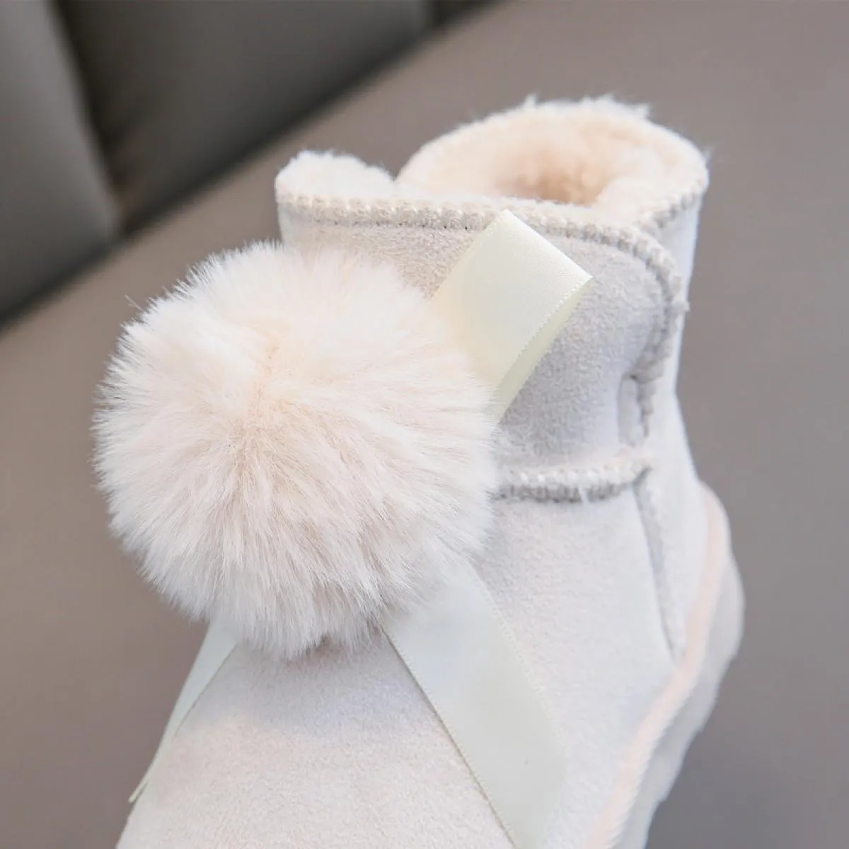 Simpatiche scarpe da principessa Ragazze con palla di pelo Scarpe da bambina in pelliccia Stivali da bambina caldi Nastri Pompon