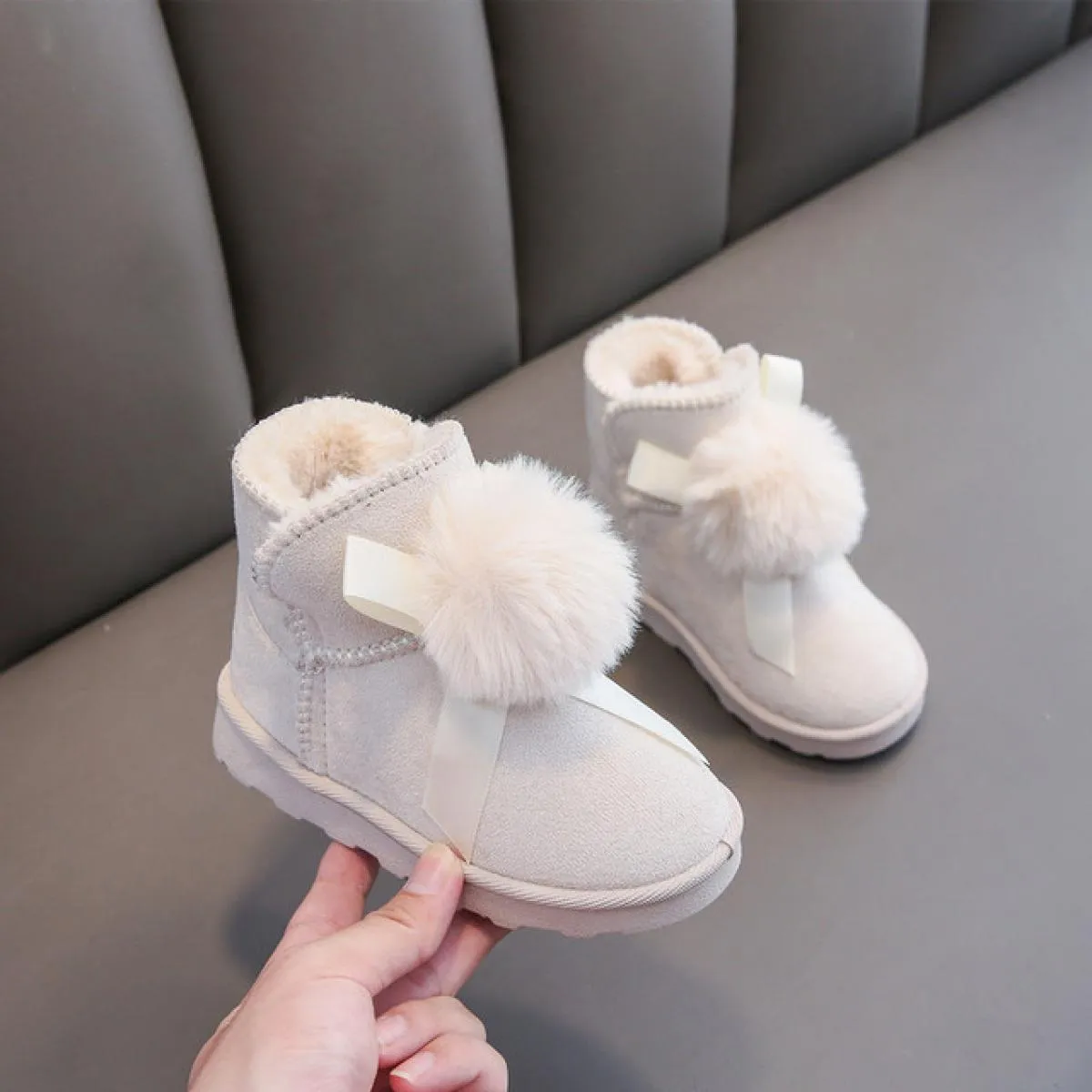 Simpatiche scarpe da principessa Ragazze con palla di pelo Scarpe da bambina in pelliccia Stivali da bambina caldi Nastri Pompon