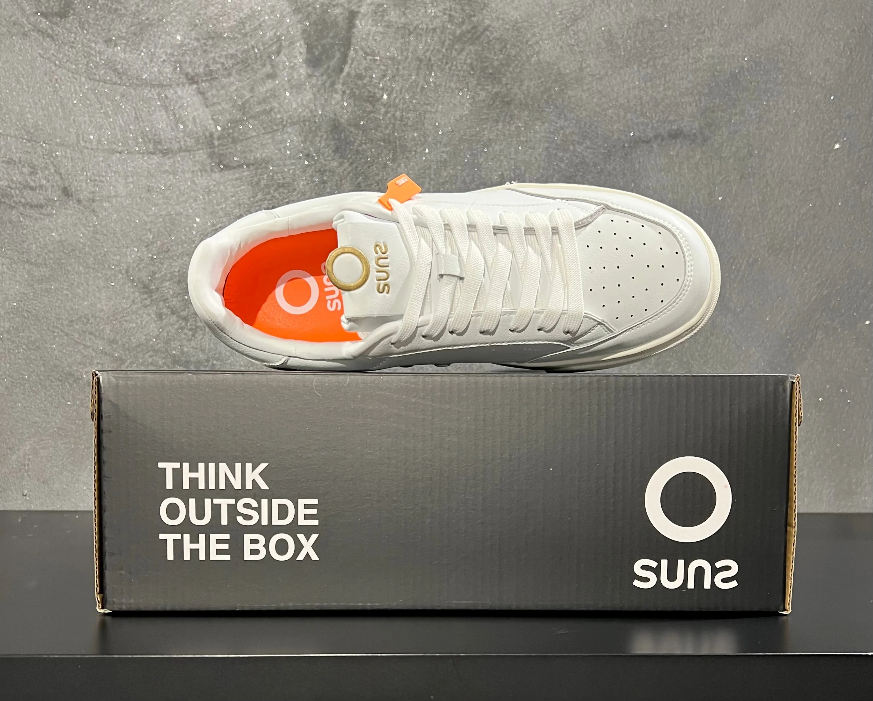 Sneakers Suns