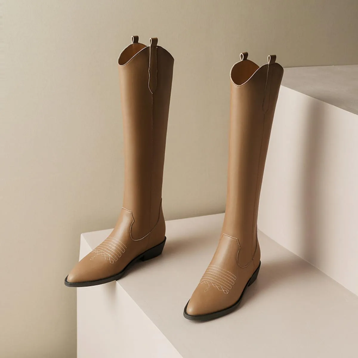 Stivali alti al ginocchio da donna in vera pelle Sweing Moda popolare concisa autunno inverno scarpe a punta con tacco basso spe