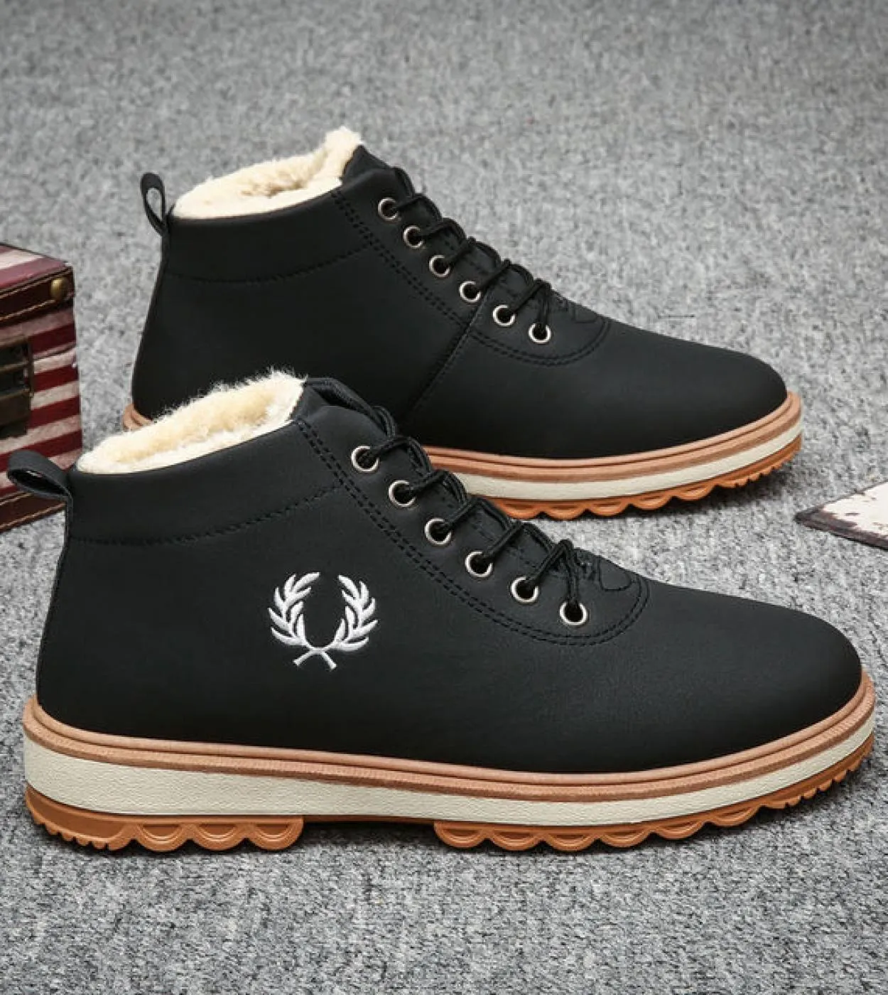 Stivali da neve invernali da uomo caldi e ispessiti in velluto Nuova piattaforma di moda Scarpe sportive casual Scarpe di cotone