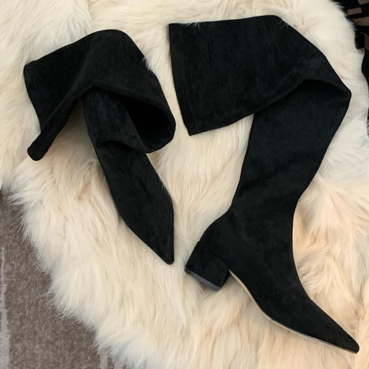Stivali sopra il ginocchio da donna di design di marca Nuovi stivali a punta con tacco spesso Scarpe in pelle scamosciata di muc