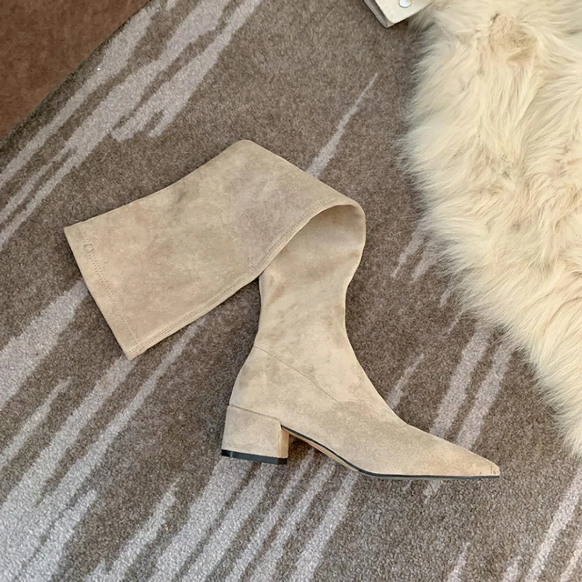 Stivali sopra il ginocchio da donna di design di marca Nuovi stivali a punta con tacco spesso Scarpe in pelle scamosciata di muc