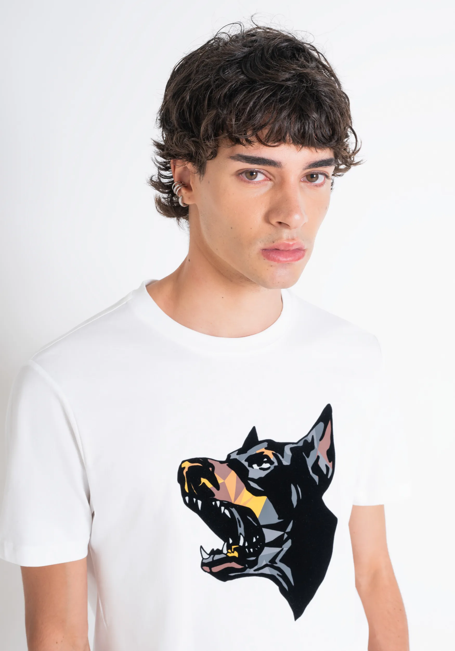 T-SHIRT REGULAR FIT IN JERSEY DI COTONE BIANCO CON STAMPA DOBERMANN