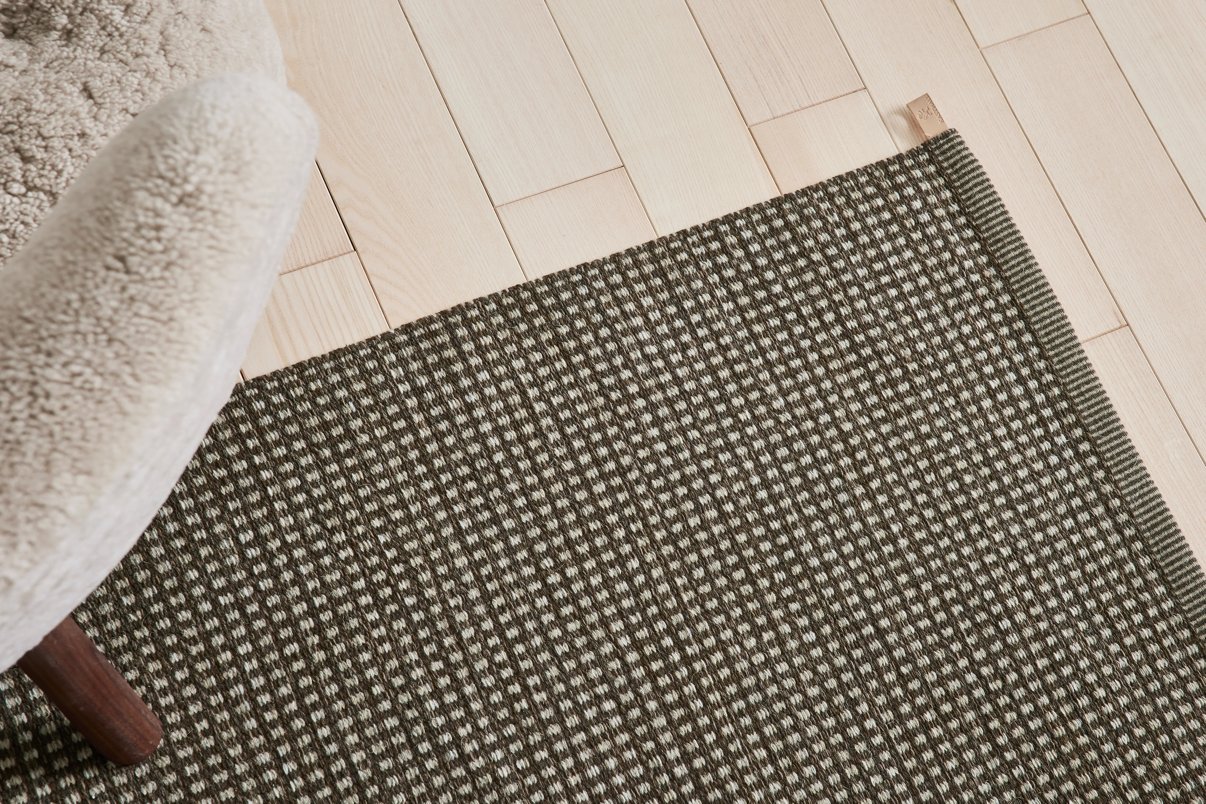 Tappeto Dot Icon 170x240 cm.jn{font-size:18px}Dusty Grey 587