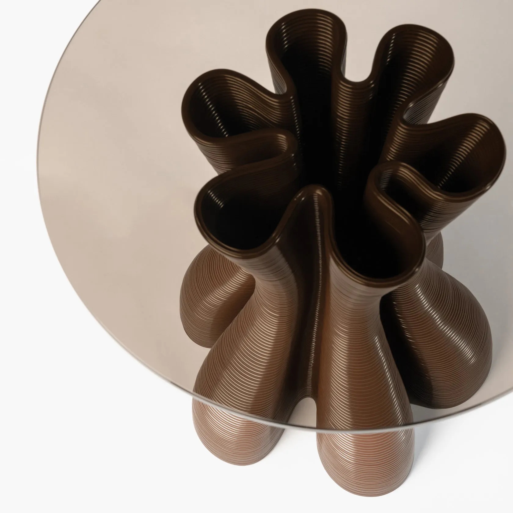 Tavolino Anemone Ø50 cm.jp{font-size:18px}Chocolate