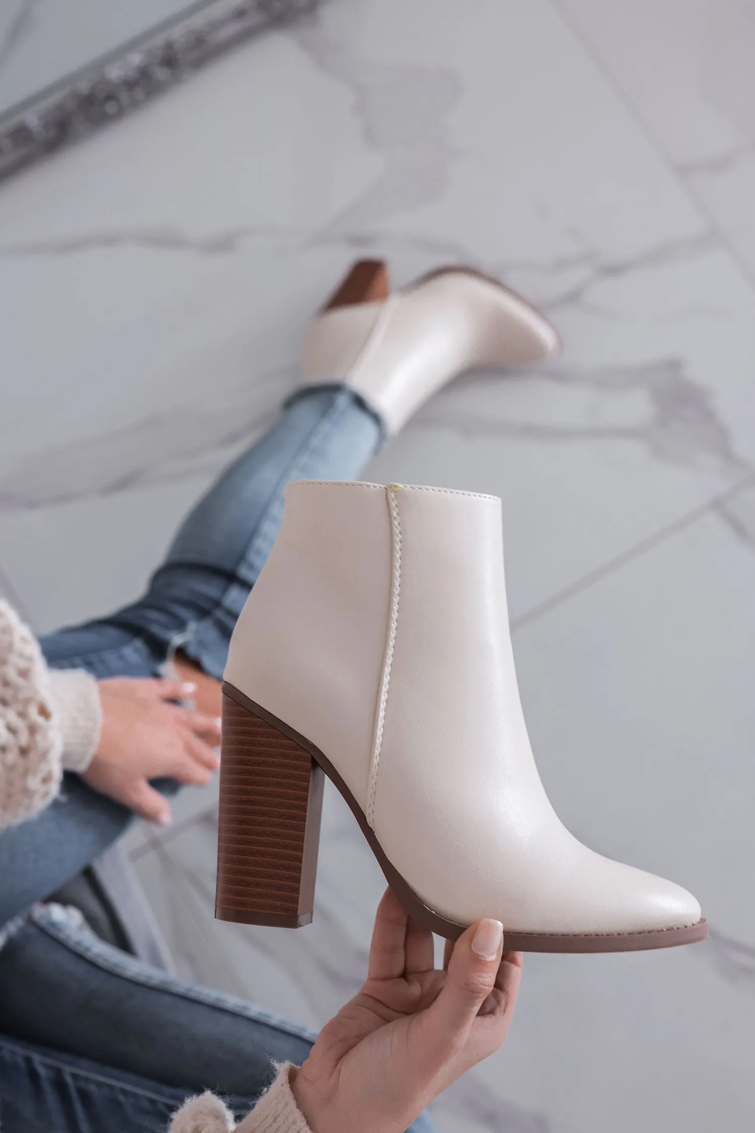 Tronchetti beige con tacco comodo
