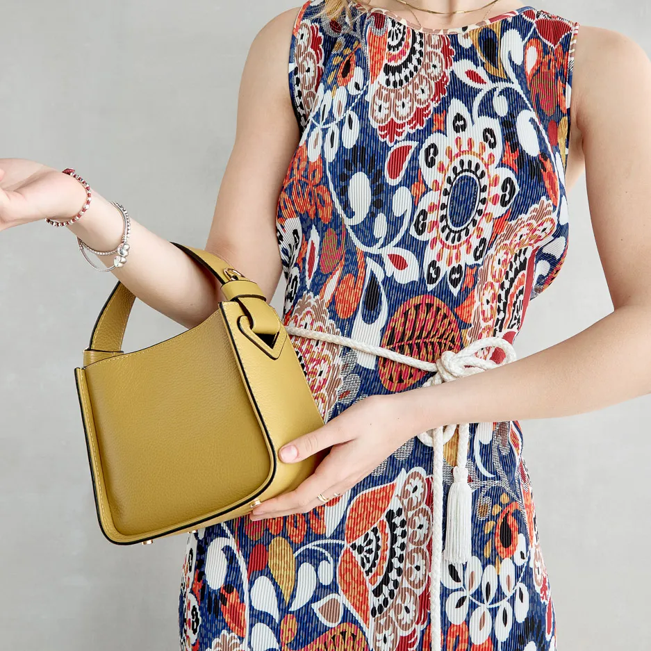 V-Bag in Pelle Senape