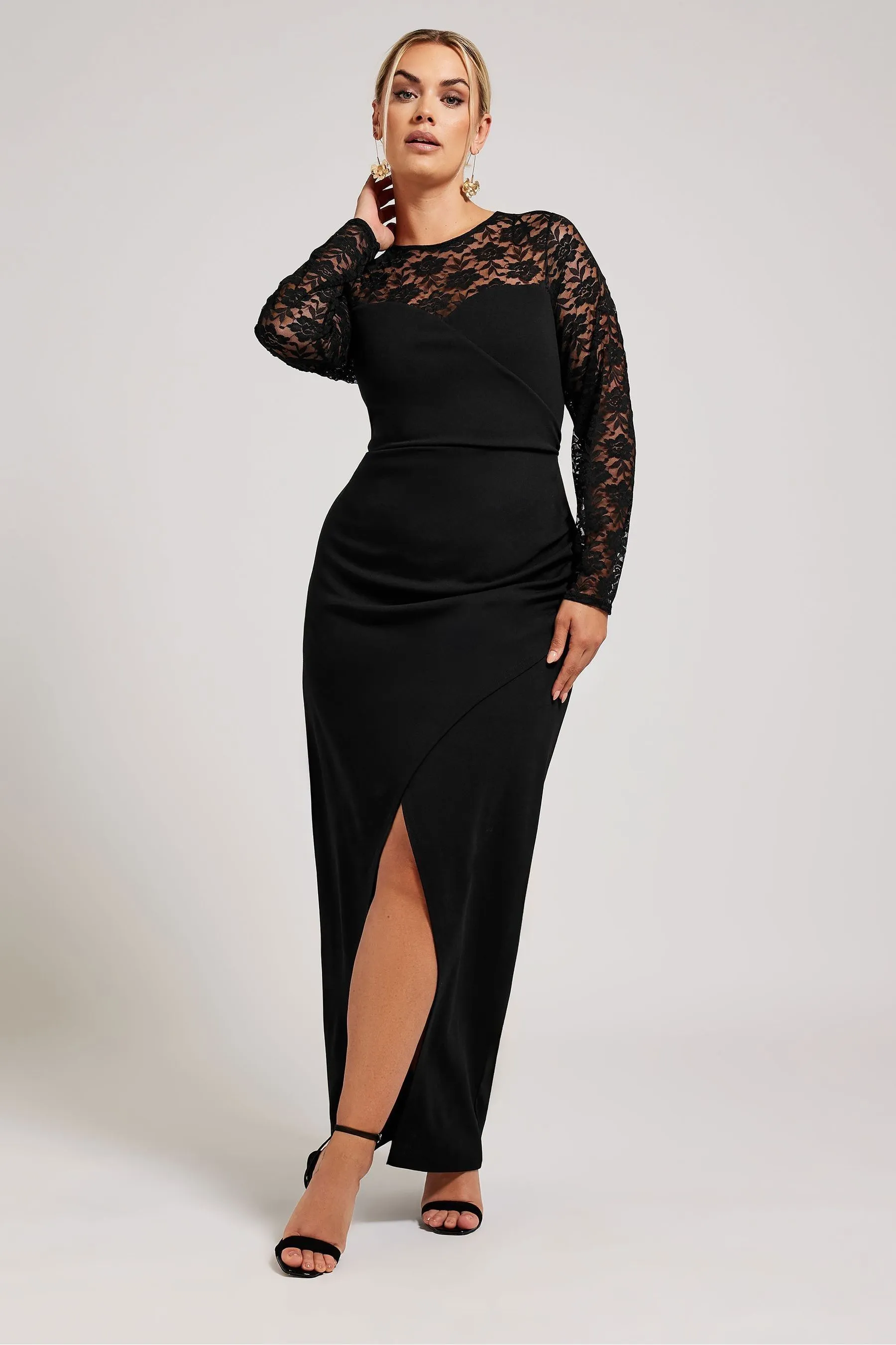 Yours Curve Pizzo - Abito maxi con scollo a cuore e fondo a tulipano