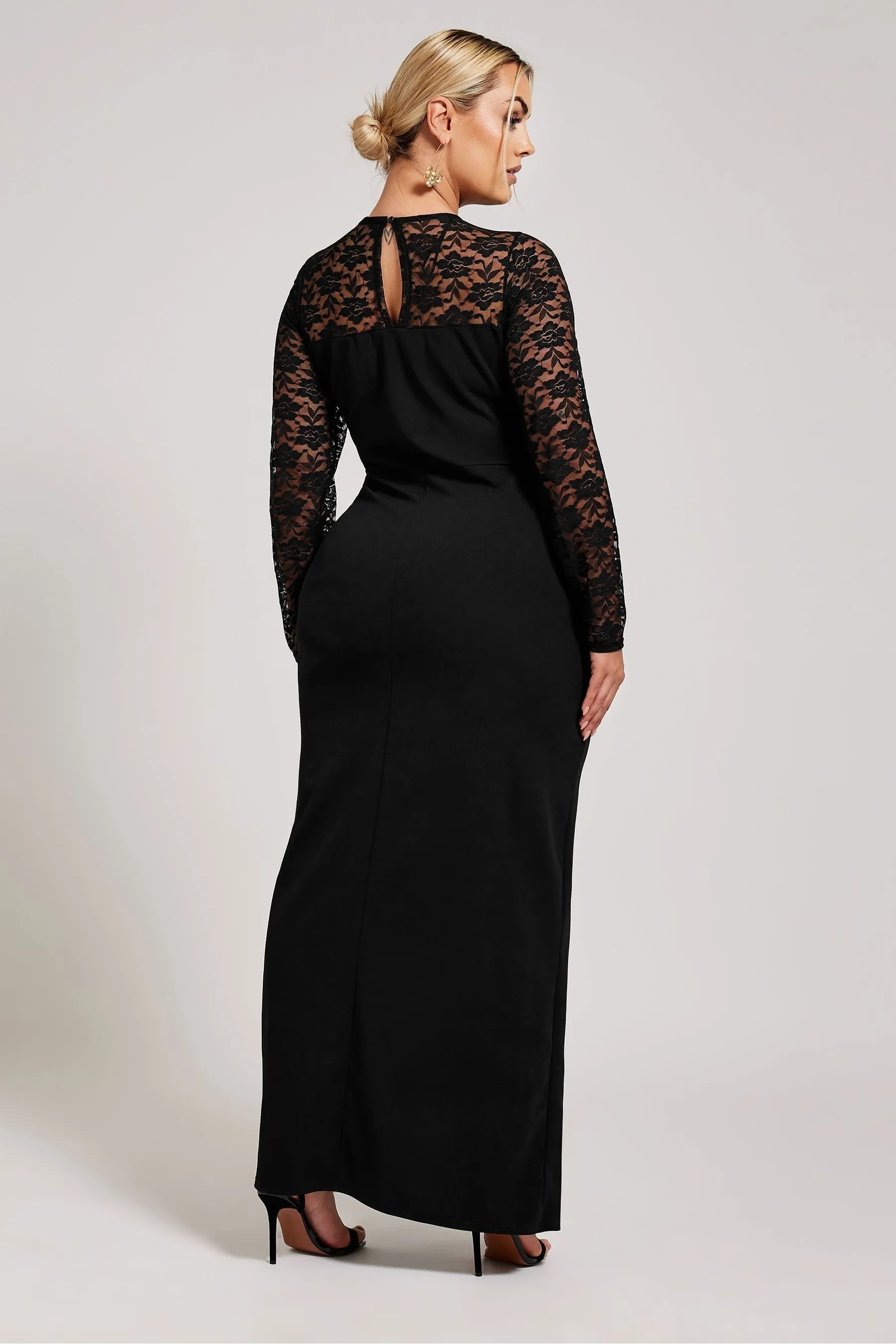 Yours Curve Pizzo - Abito maxi con scollo a cuore e fondo a tulipano